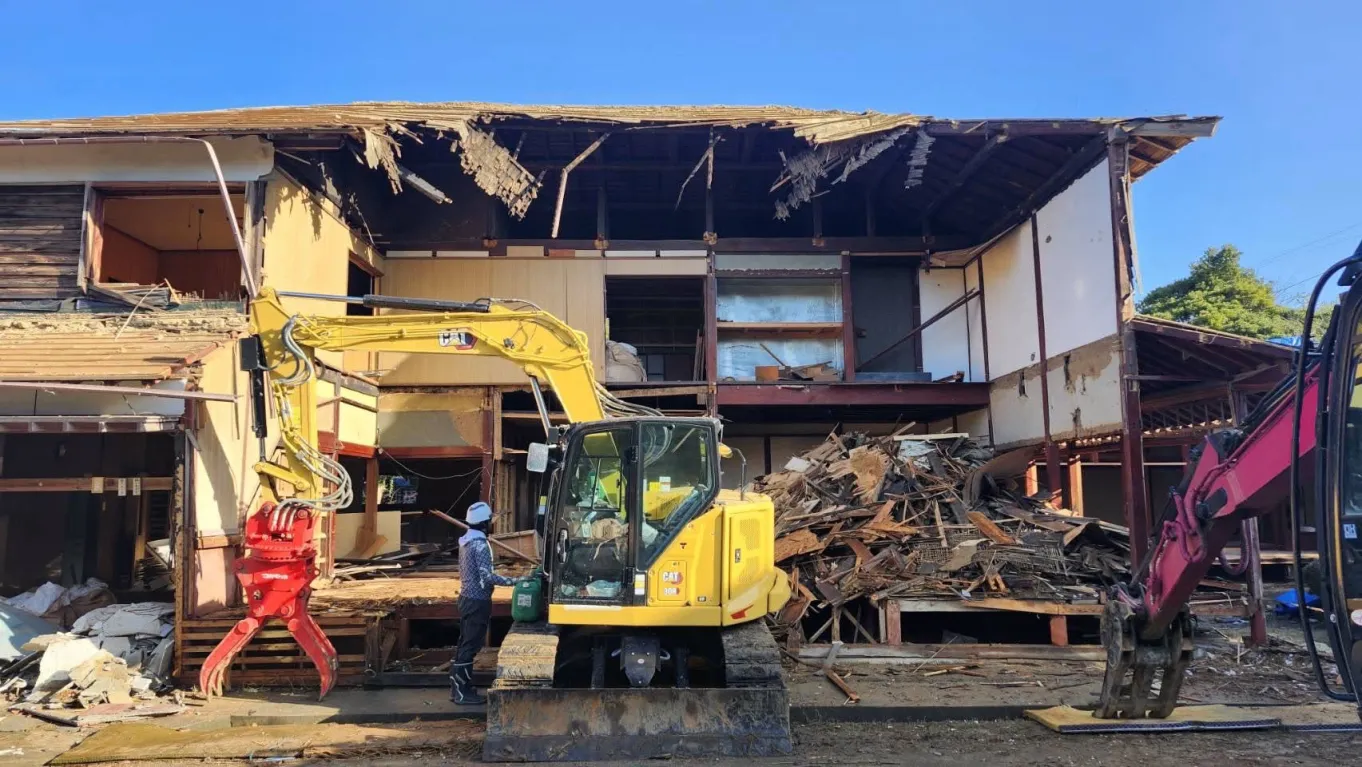 解体後の整地作業